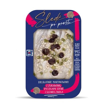 Śledź po prostu z żurawiną, pestkami dyni i słonecznika 